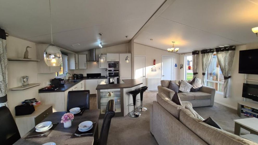 Tattershall Lakeside Lodge Indulgent wheelchair accessible 8 berth for rent with Hot Tub
