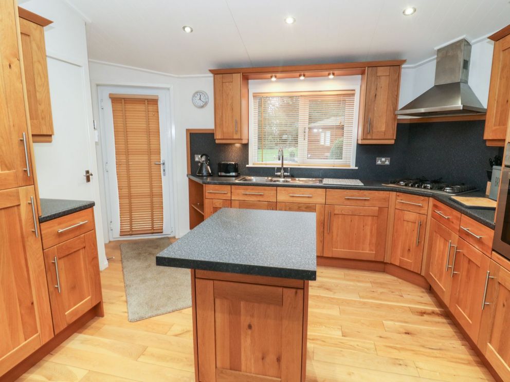 The Fairway at Cottingham Parks Golf & Leisure Club - lodge for rent, with hot tub