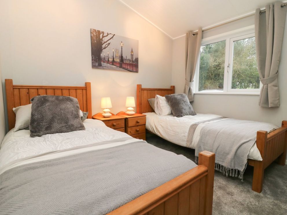 The Fairway at Cottingham Parks Golf & Leisure Club - lodge for rent, with hot tub