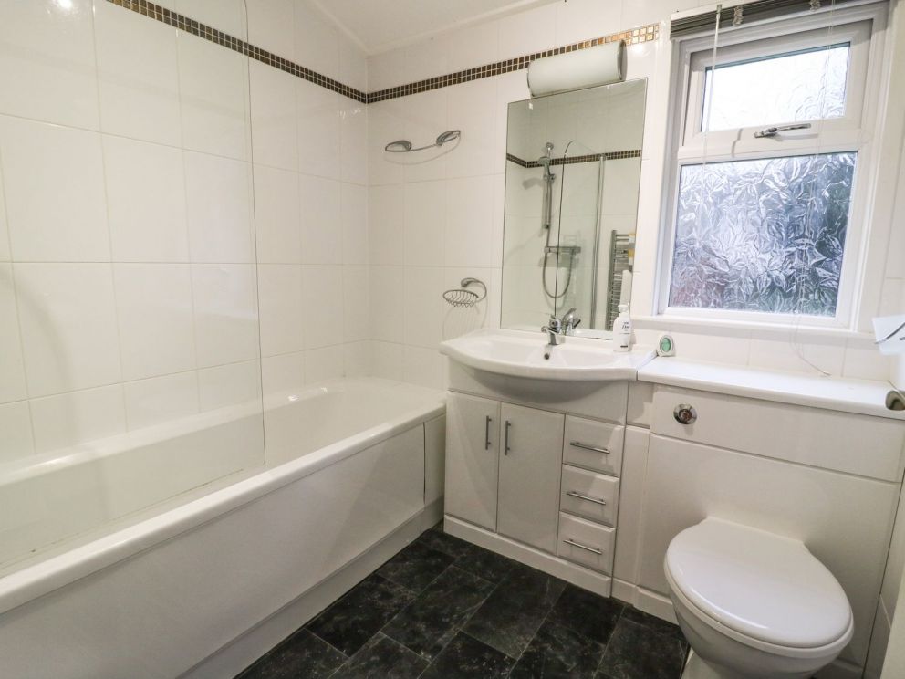 The Fairway at Cottingham Parks Golf & Leisure Club - lodge for rent, with hot tub