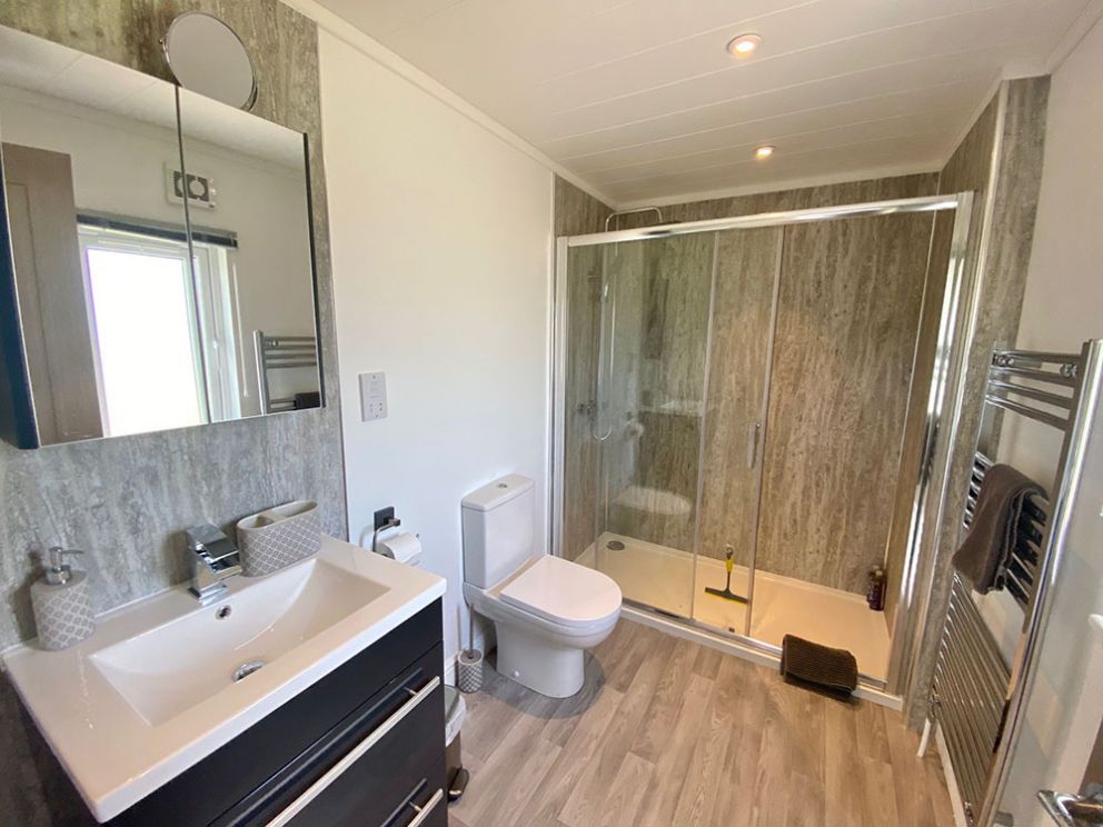 The Lake House ensuite shower at Docker Holiday Park 