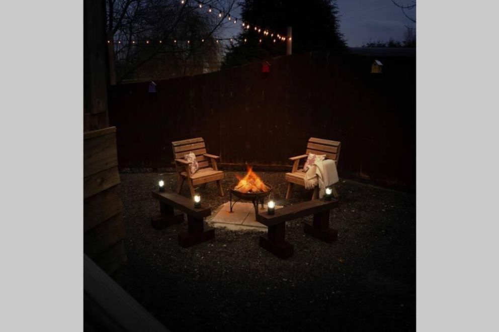 The Treehouse, Old Leake - for rent with lake view and terrace