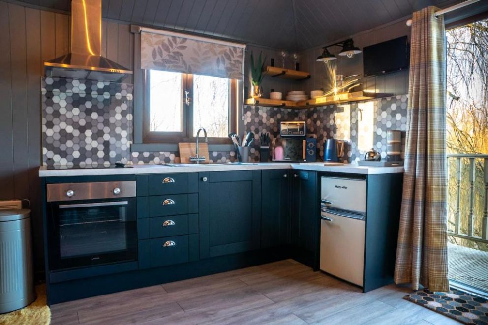 The Treehouse, Old Leake - for rent with lake view and terrace