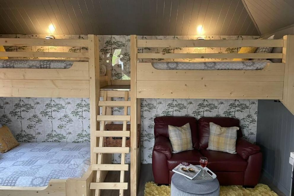 The Treehouse, Old Leake - for rent with lake view and terrace