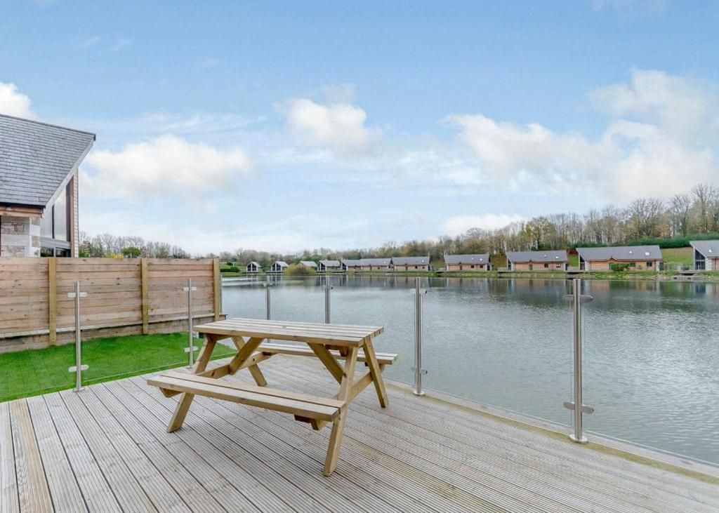 Twin Lakes Country Club Carnforth, Lancashire Self Catering Holiday