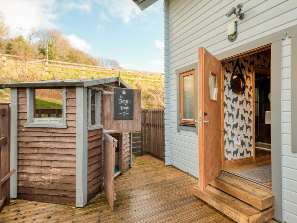 Whinstone View Lodges in Great Ayton - pet friendly lodges for rent with hot tub. A dog house for your four legged pals to hang out in before a long walk