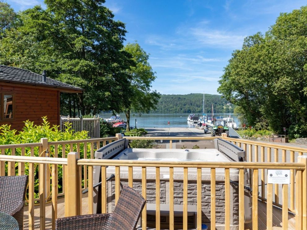White Cross Bay, Windermere - for rent some with hot tubs, lake and mountain views