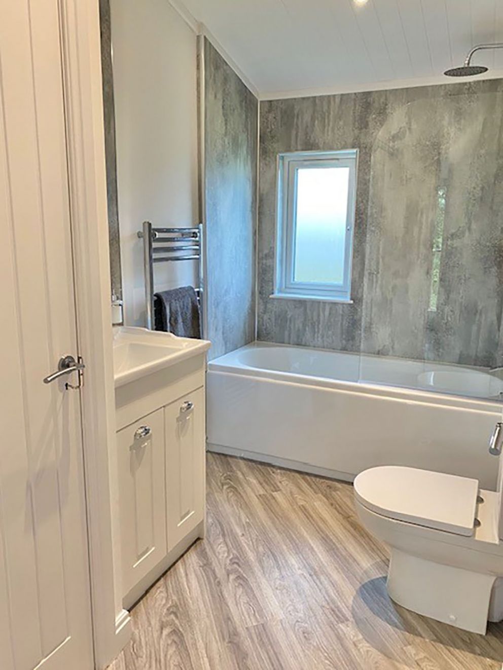 Wine Down Retreat Family bathroom at Docker Holiday Park