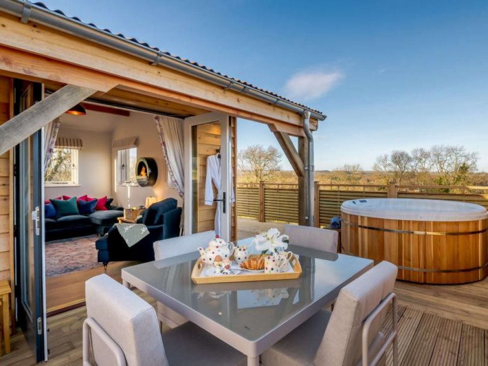 Wooden Hare Hot tub lodge north yorkshire