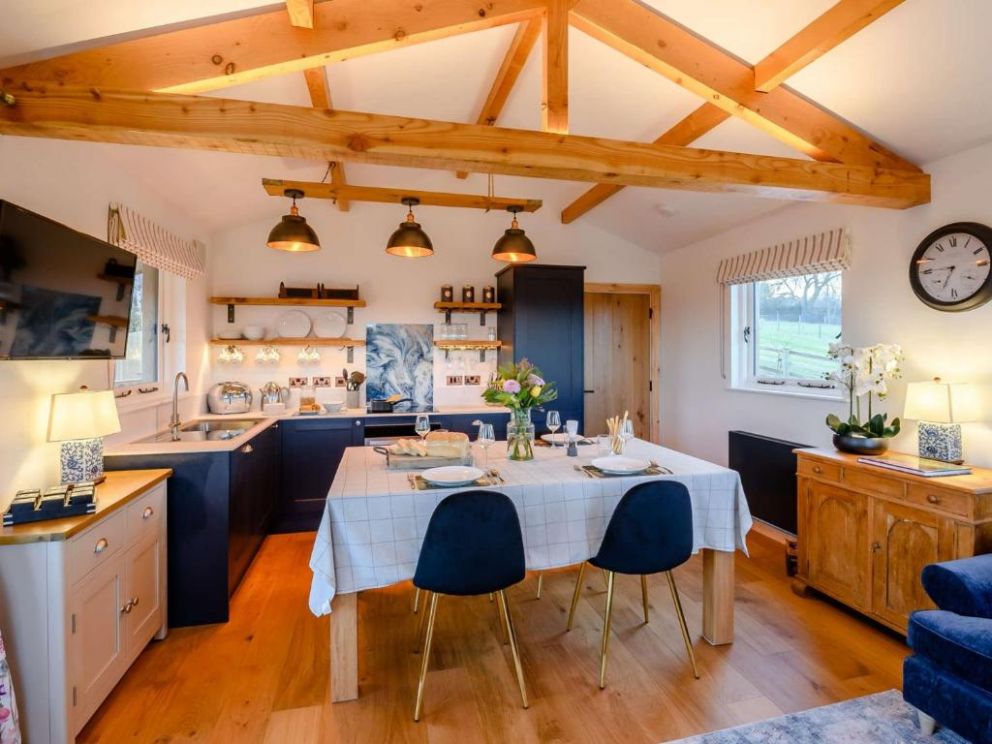 Wooden Hare Hot tub lodge north yorkshire