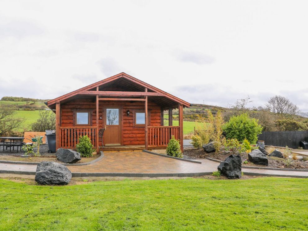 Alken Cabin in Bushmills - 2 bedroom log cabin, sleeping up to 5 people
