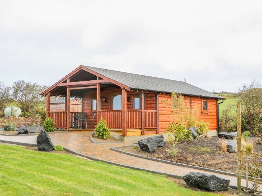 Alken Cabin in Bushmills - 2 bedroom log cabin, sleeping up to 5 people