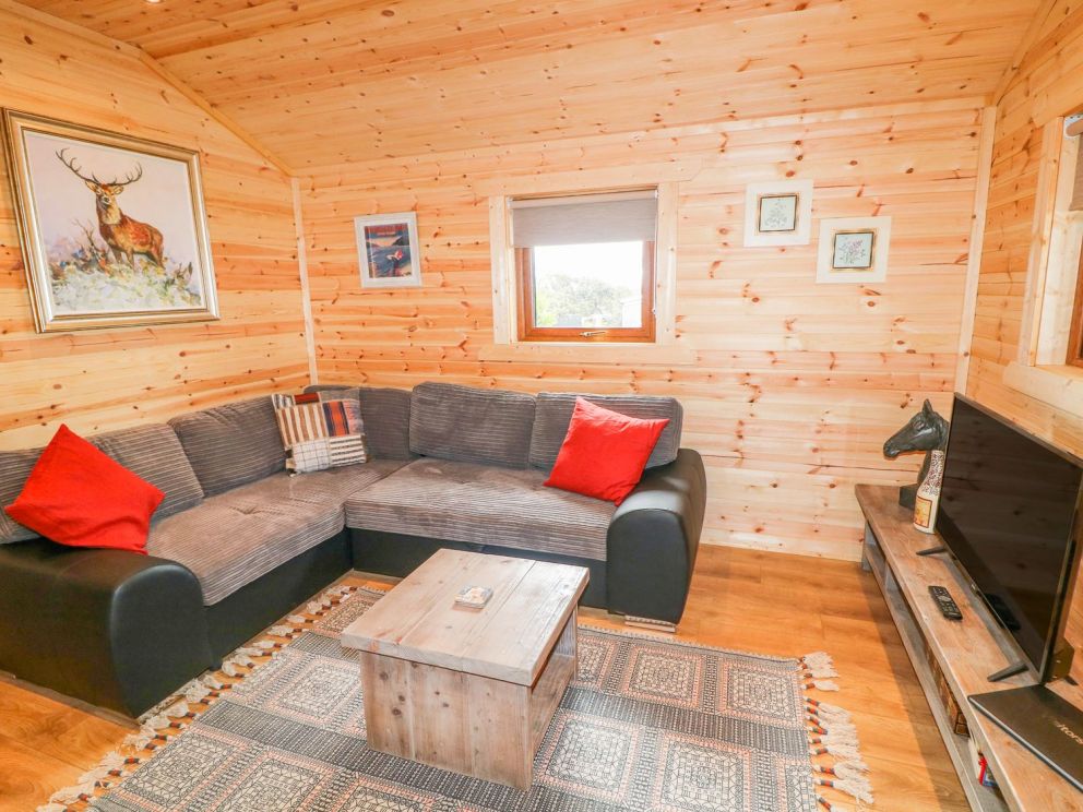 Alken Cabin in Bushmills - 2 bedroom log cabin, sleeping up to 5 people