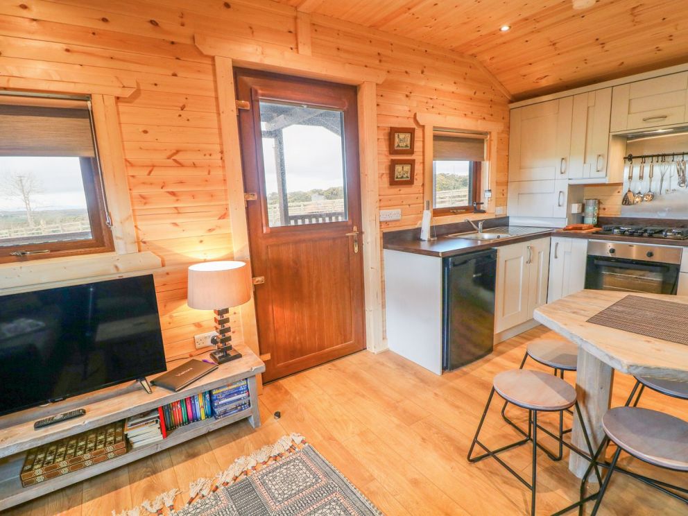 Alken Cabin in Bushmills - 2 bedroom log cabin, sleeping up to 5 people