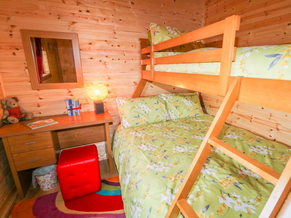 Alken Cabin in Bushmills - 2 bedroom log cabin, sleeping up to 5 people