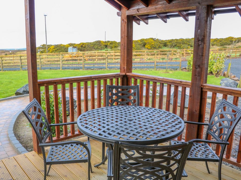 Alken Cabin in Bushmills - 2 bedroom log cabin, sleeping up to 5 people