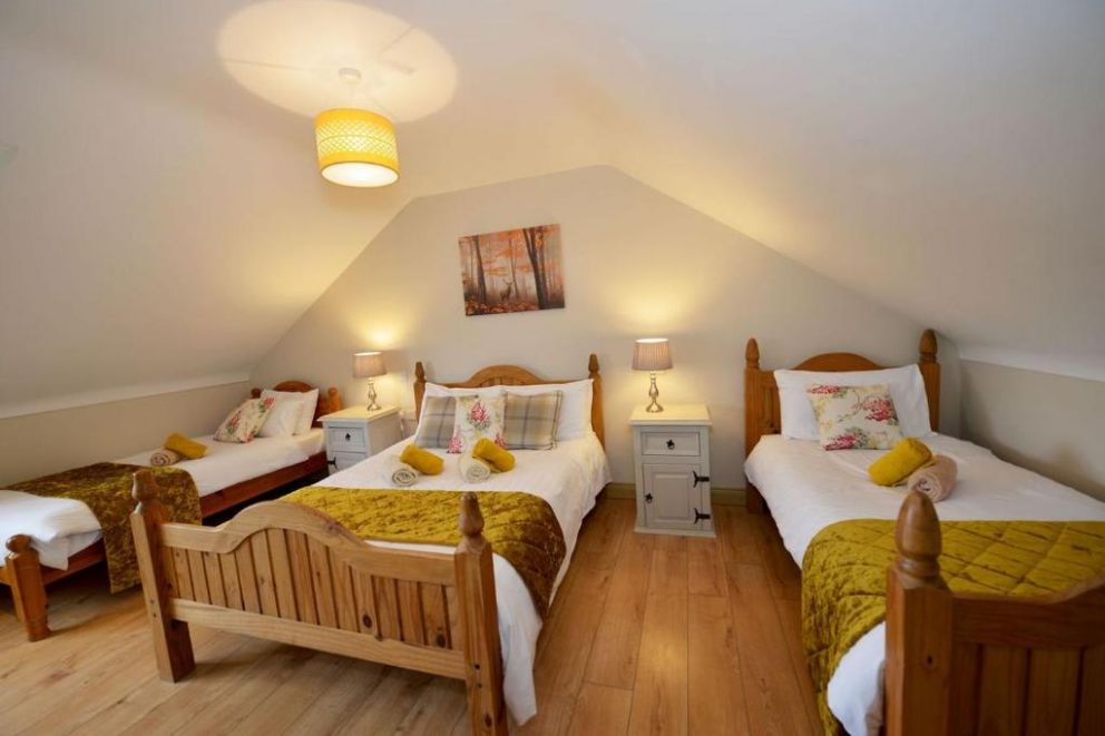 Dulrush Fishing Lodge and Guest House, Belleek, County Fermanagh - 17 bedroom guest house, with hot tubs, exercise pool, saunas, steam room and boat hire