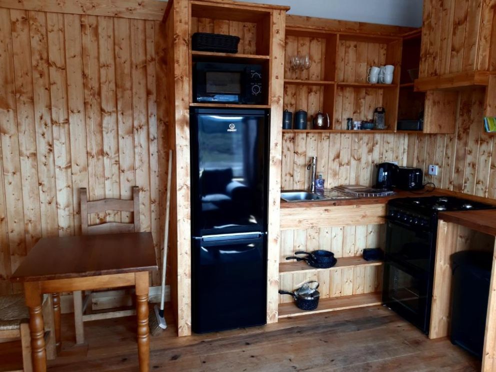 Dulrush Fishing Lodge and Guest House, Belleek, County Fermanagh - 17 bedroom guest house, with hot tubs, exercise pool, saunas, steam room and boat hire