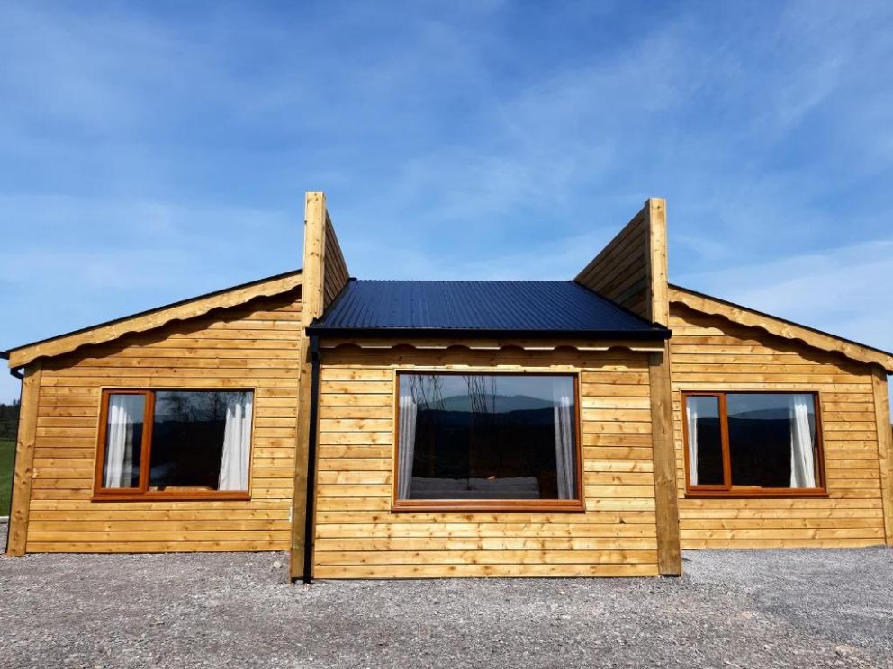 Dulrush Fishing Lodge and Guest House, Belleek, County Fermanagh - 17 bedroom guest house, with hot tubs, exercise pool, saunas, steam room and boat hire