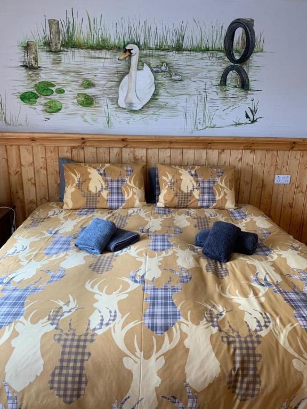 Dulrush Fishing Lodge and Guest House, Belleek, County Fermanagh - 17 bedroom guest house, with hot tubs, exercise pool, saunas, steam room and boat hire