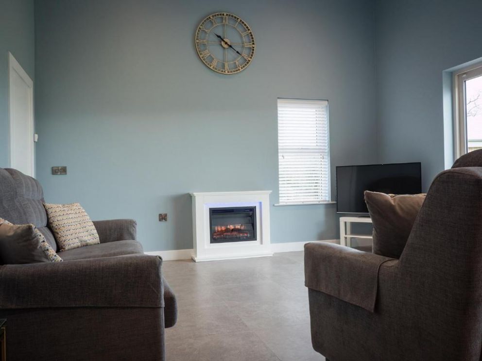 Executive Lakeside Lodge at Mullans Bay, Kesh, Co Fermanagh - with sea views, wheelchair accessible, with tennis court and children's play area