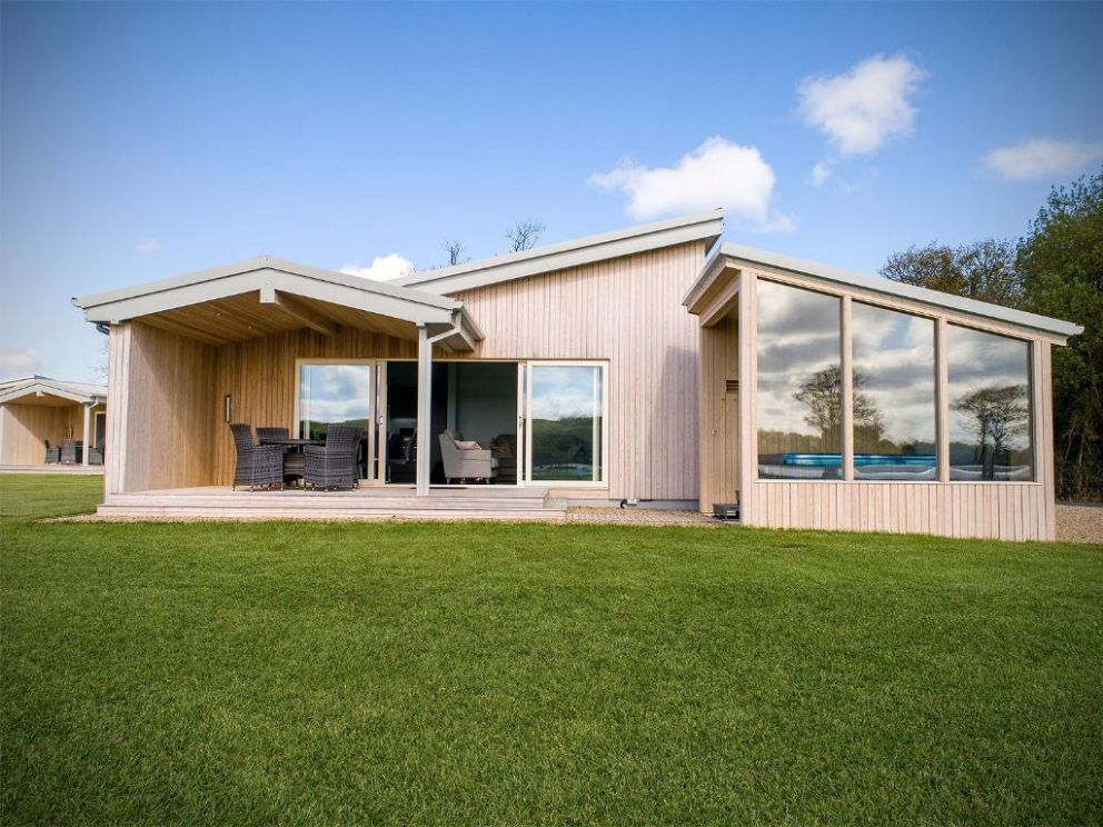 Platinum Lakeside Lodge at Mullans Bay - to rent with hot tub and lake view