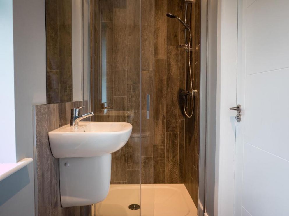 Platinum Lakeside Lodge at Mullans Bay - to rent with hot tub and lake view