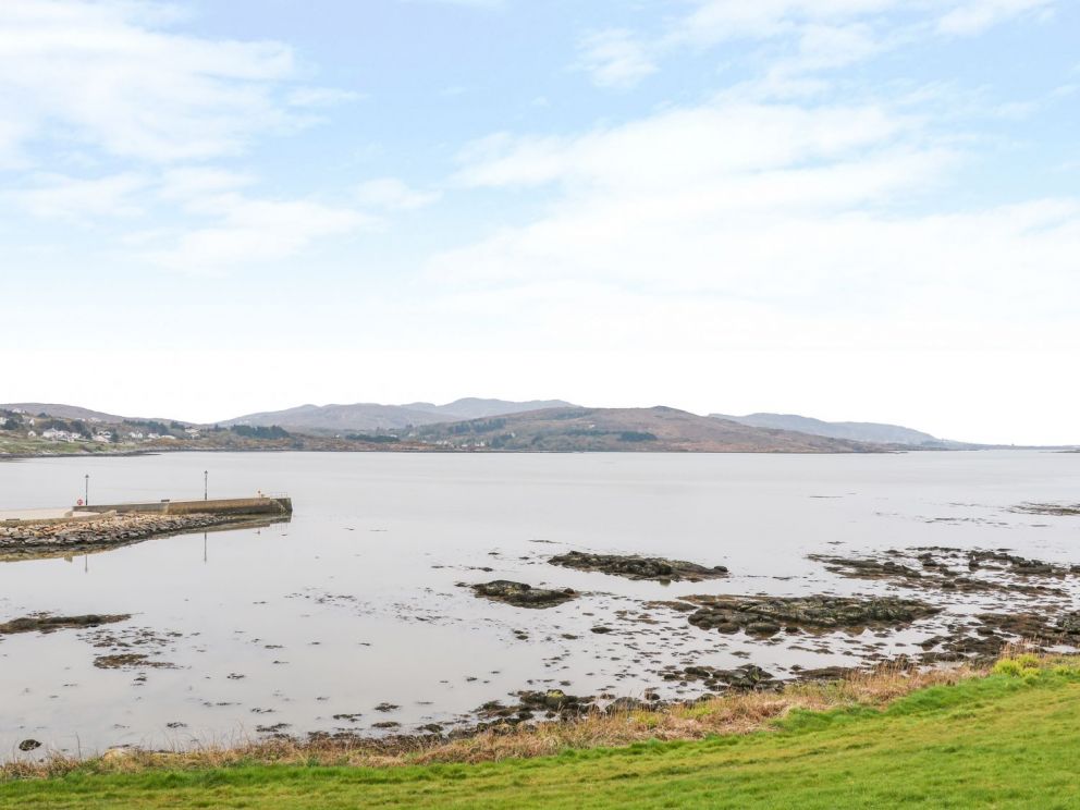 Inisean Lodge, Dunglow - for rent near the sea