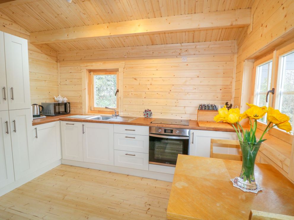 Inisean Lodge, Dunglow - for rent near the sea