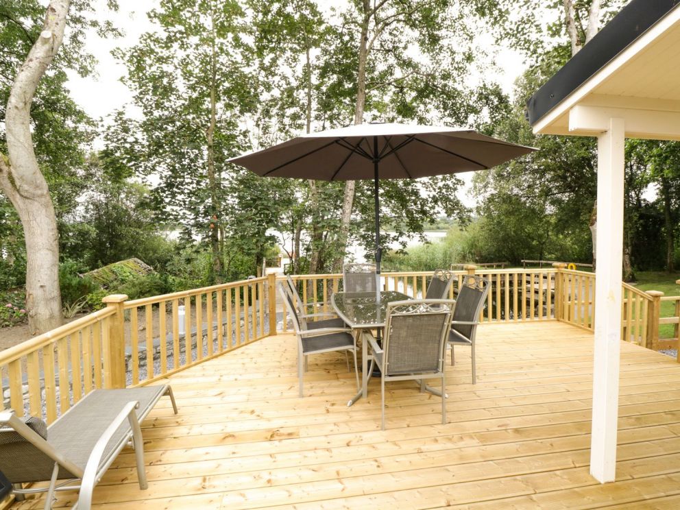 Port Heron Lodge in Ballykeeran - for rent with fishing lake