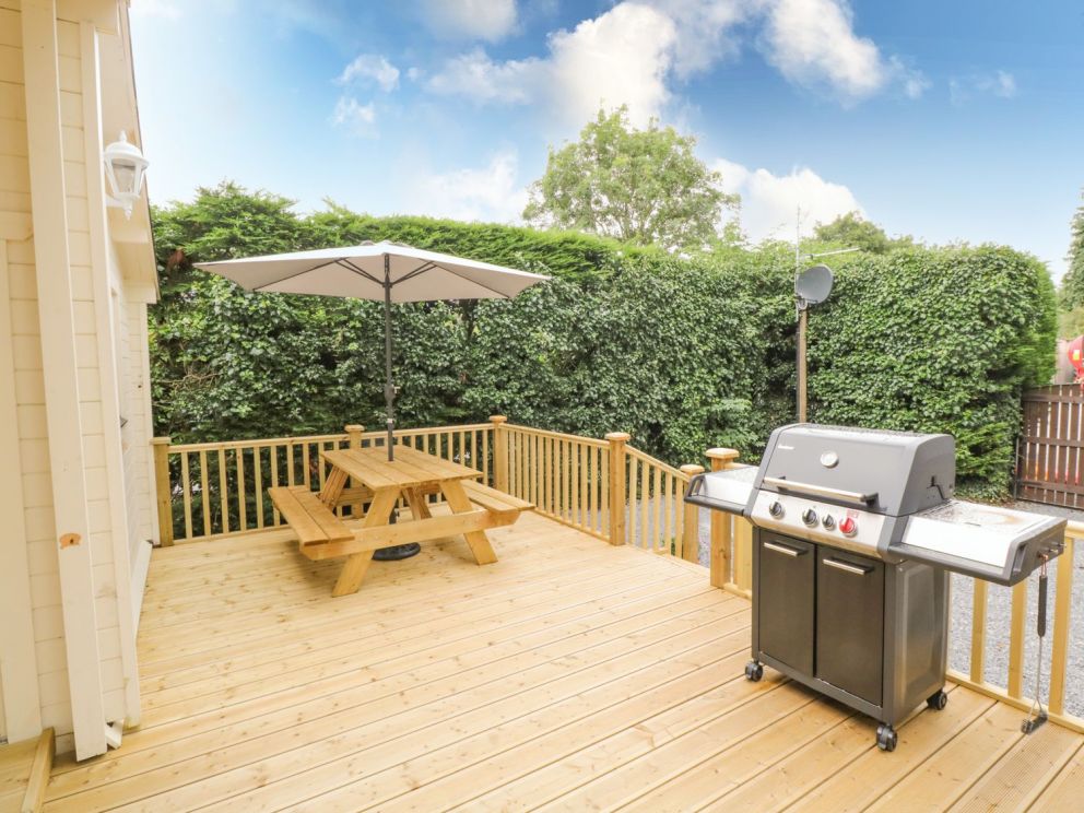 Port Heron Lodge in Ballykeeran - for rent with fishing lake