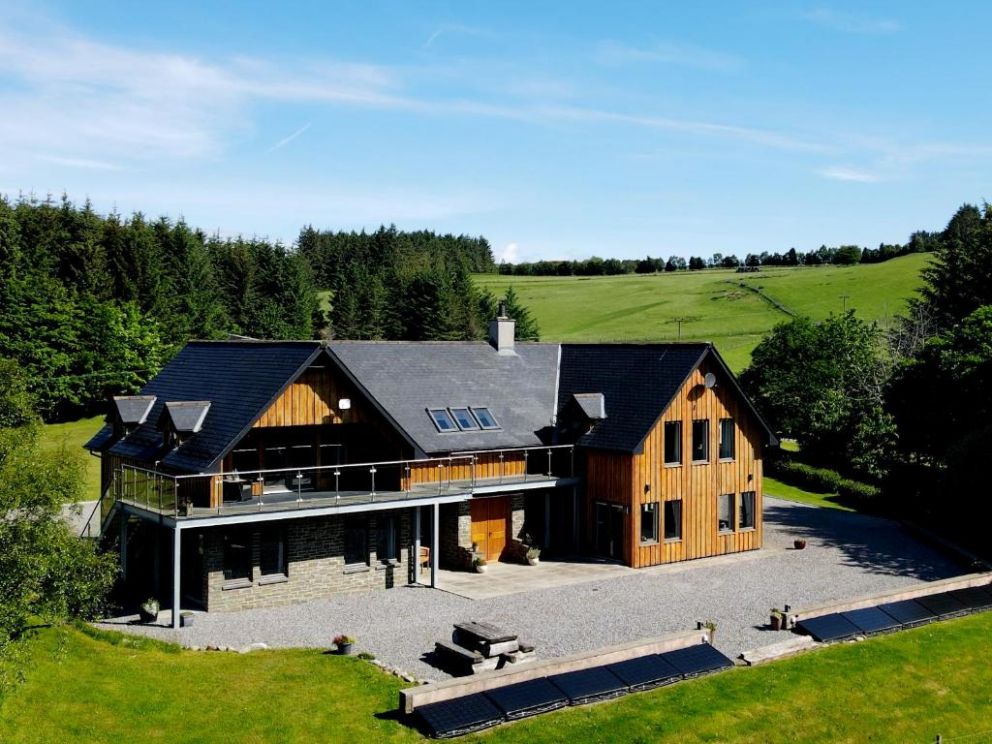 Ben Luna Lodge near Loch Ness