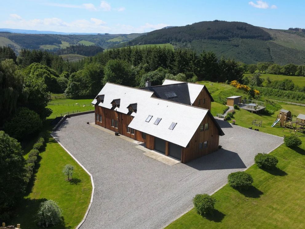 Ben Luna Lodge near Loch Ness