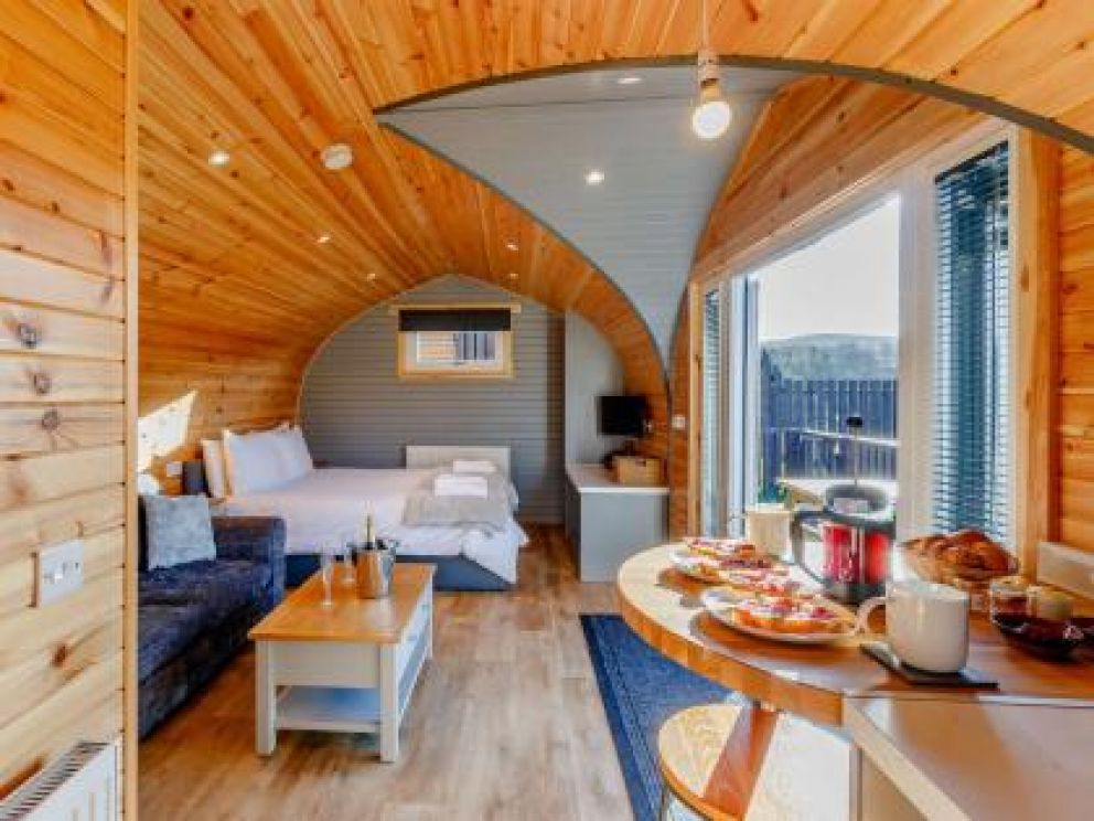 Bridgend of Pearsie Pods in Kirriemuir, Angus - for rent with hot tub and BBQ hut