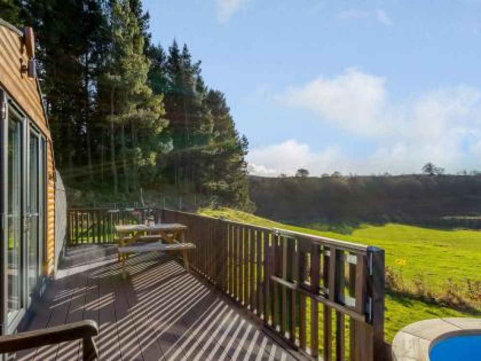 Bridgend of Pearsie Pods in Kirriemuir, Angus - for rent with hot tub and BBQ hut