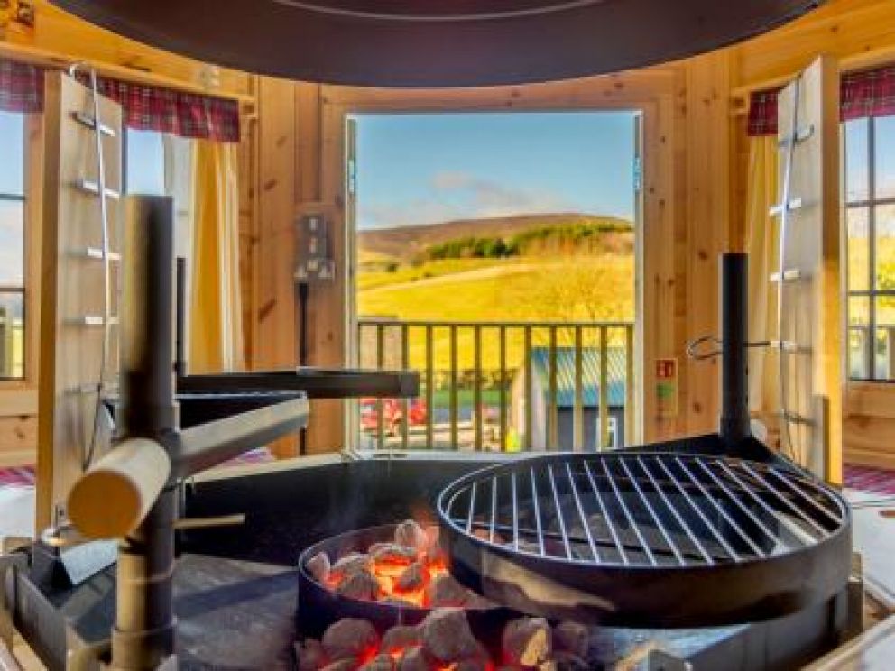 Bridgend of Pearsie Pods in Kirriemuir, Angus - for rent with hot tub and BBQ hut