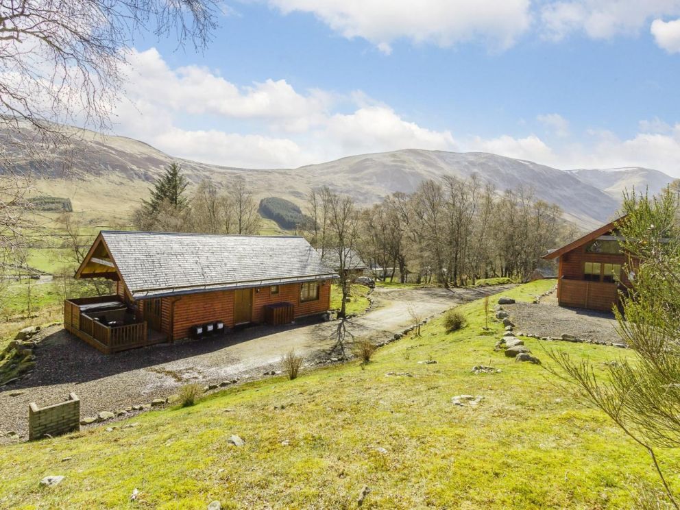 Glen Clova Valley Lodge, Nr Kirriemuir - pet friendly lodges for rent with hot tub and sauna