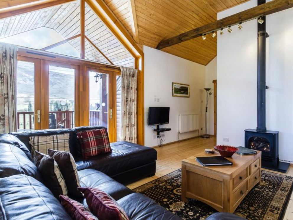 Glen Clova Valley Lodge, Nr Kirriemuir - pet friendly lodges for rent with hot tub and sauna