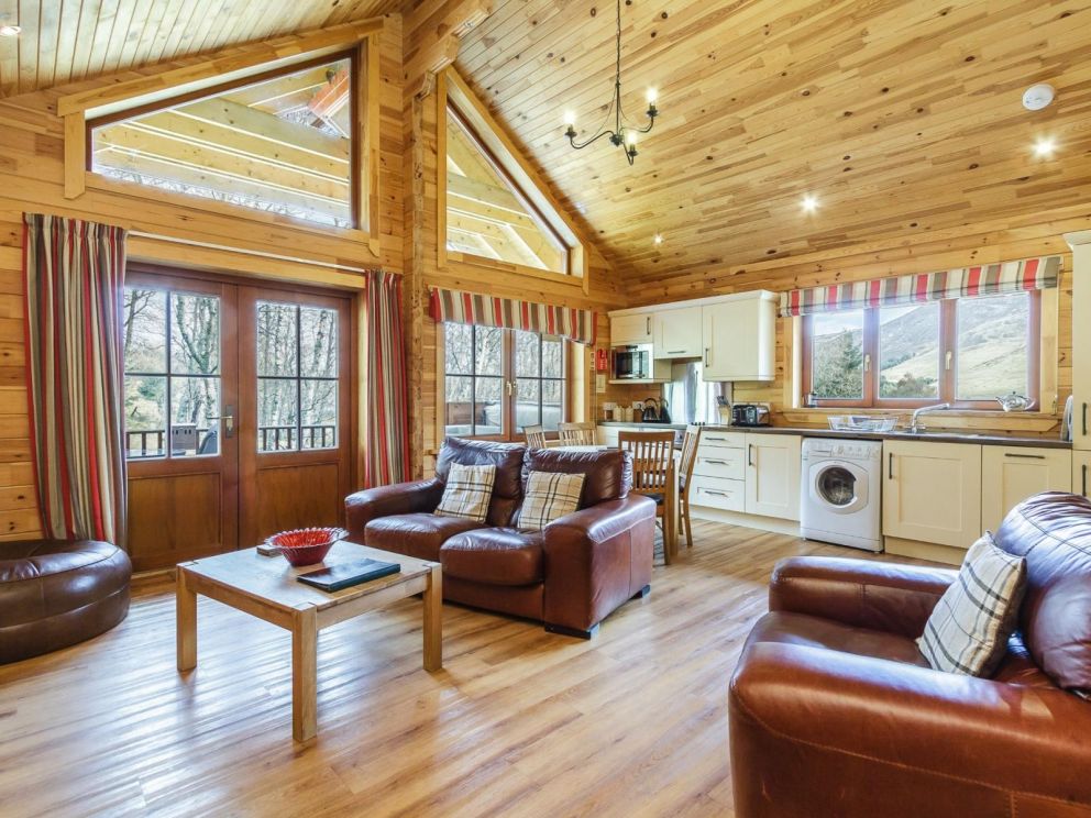 Glen Clova Valley Lodge, Nr Kirriemuir - pet friendly lodges for rent with hot tub and sauna