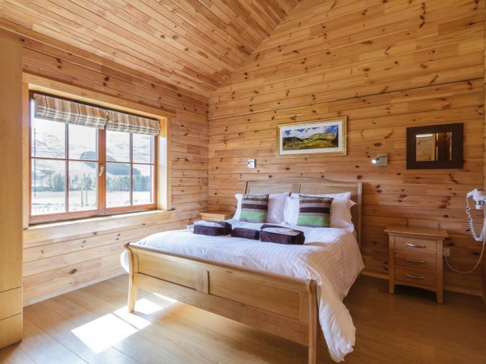 Glen Clova Valley Lodge, Nr Kirriemuir - pet friendly lodges for rent with hot tub and sauna