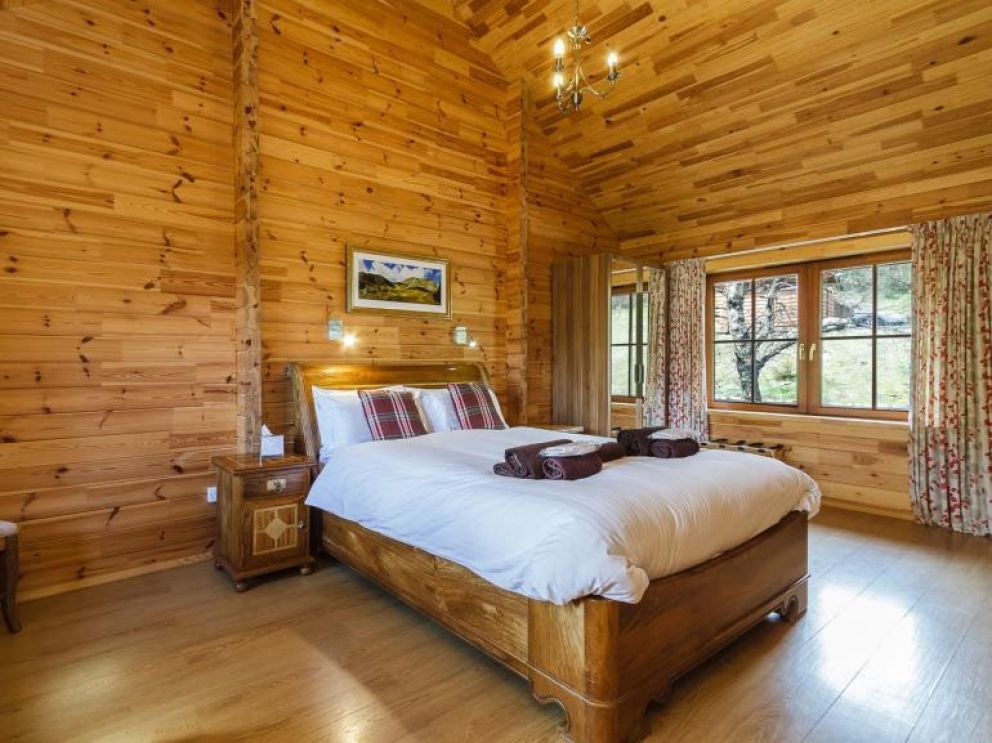 Glen Clova Valley Lodge, Nr Kirriemuir - pet friendly lodges for rent with hot tub and sauna