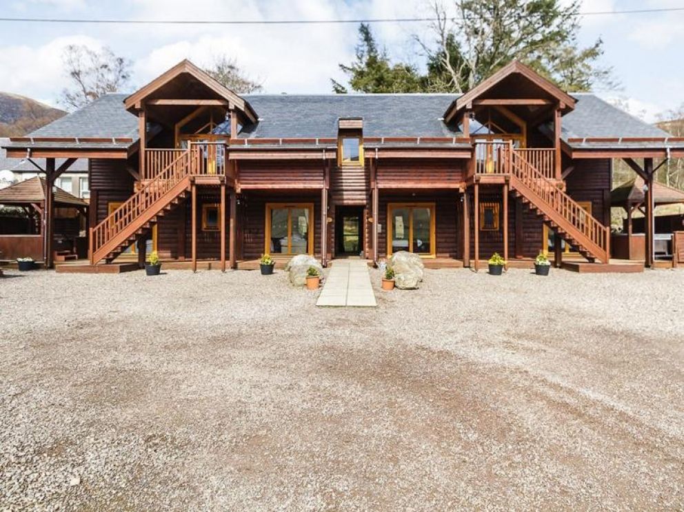 Glen Clova Valley Lodge, Nr Kirriemuir - pet friendly lodges for rent with hot tub and sauna