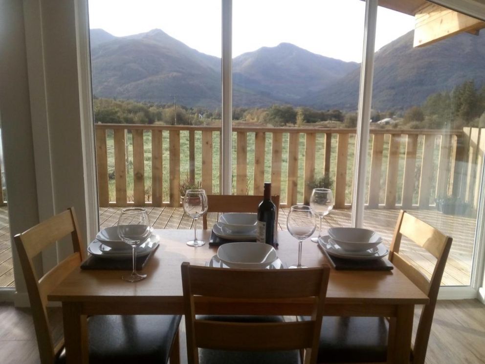 Glencoe View Lodge, Sealladh a Sguir, Old Town - lodge for rent in Glencoe, Scotland close to a stoney beach with views across the mountains