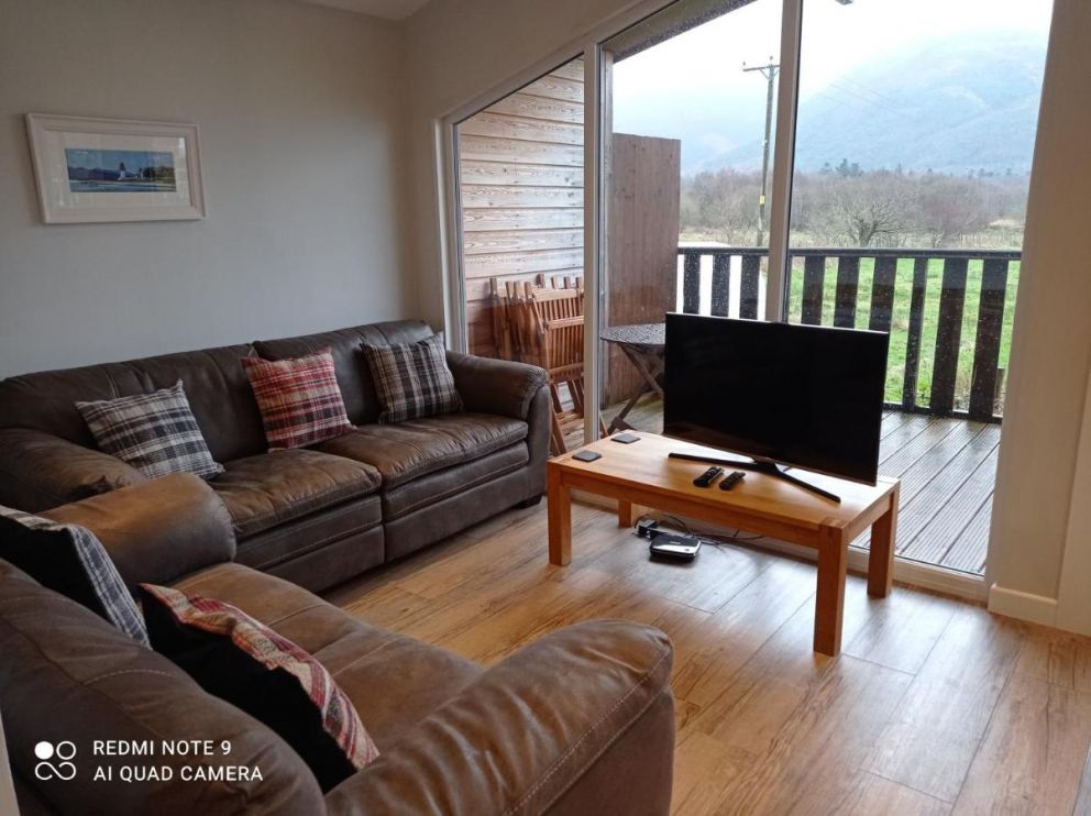 Glencoe View Lodge, Sealladh a Sguir, Old Town - lodge for rent in Glencoe, Scotland close to a stoney beach with views across the mountains