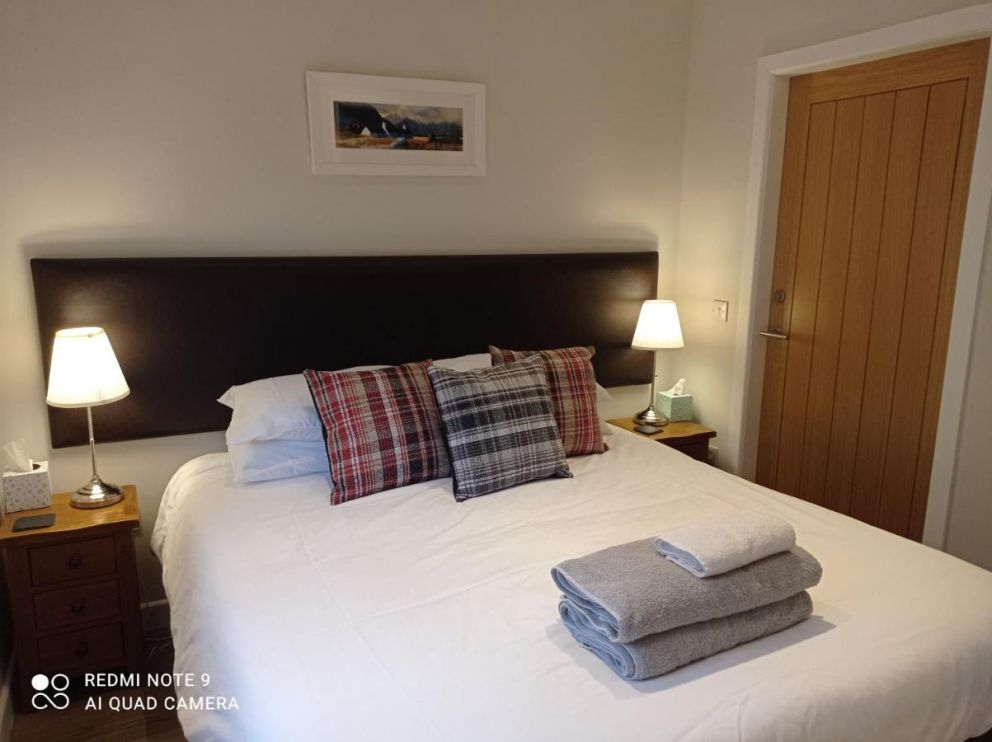 Glencoe View Lodge, Sealladh a Sguir, Old Town - lodge for rent in Glencoe, Scotland close to a stoney beach with views across the mountains