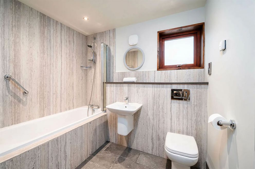 Glentress Forest Golden Oak Treehouse for 10 in Scottish Borders