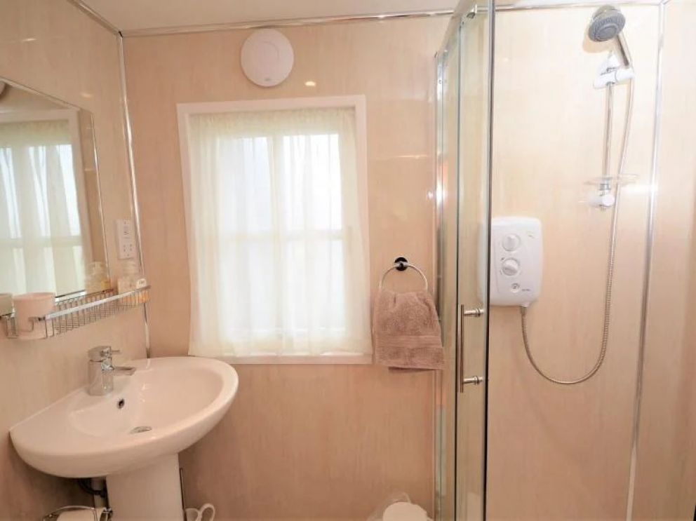 Green Pastures Hot Tub Lodge in Kelso - pet friendly lodges for rent with hot tub