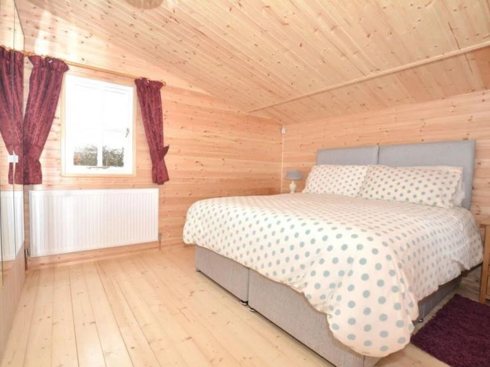 Green Pastures Hot Tub Lodge in Kelso - pet friendly lodges for rent with hot tub