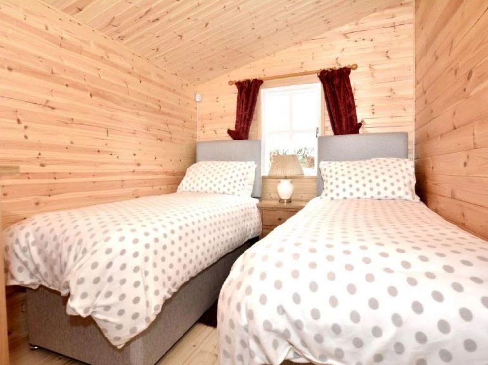 Green Pastures Hot Tub Lodge in Kelso - pet friendly lodges for rent with hot tub