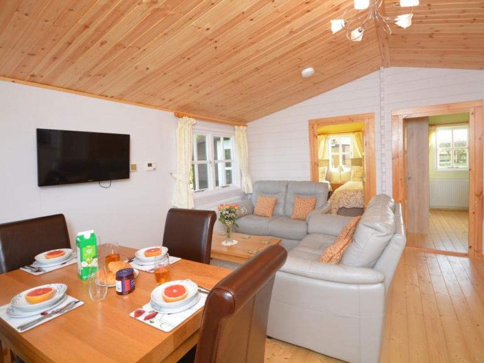 Green Pastures Hot Tub Lodge in Kelso - pet friendly lodges for rent with hot tub